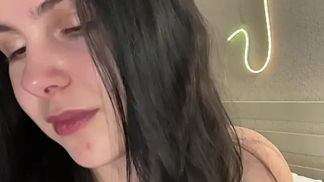 MyraLitterers Adlı Modelin Canlı XXX Sohbeti