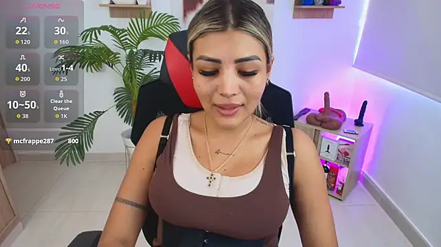 SALOOMEE__ Adlı Modelin Canlı XXX Sohbeti