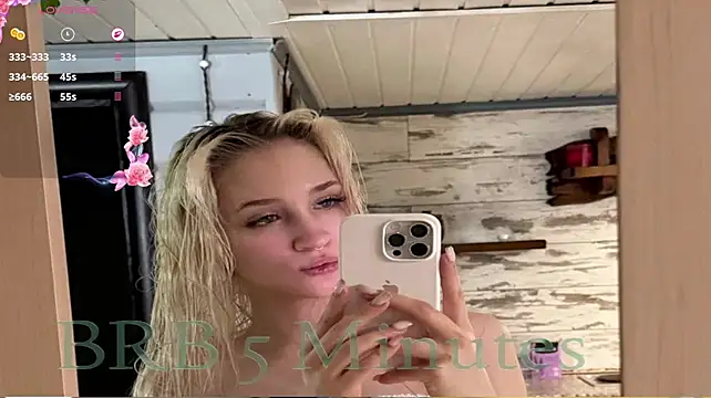 ChanelGlow's Webcam Show