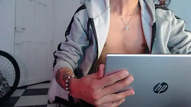 XXX chat uživo modela MateoCollins2026