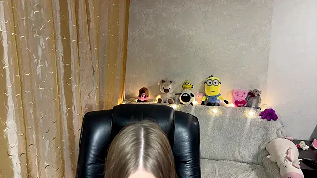 Webkamerová show urcutiebunnyy