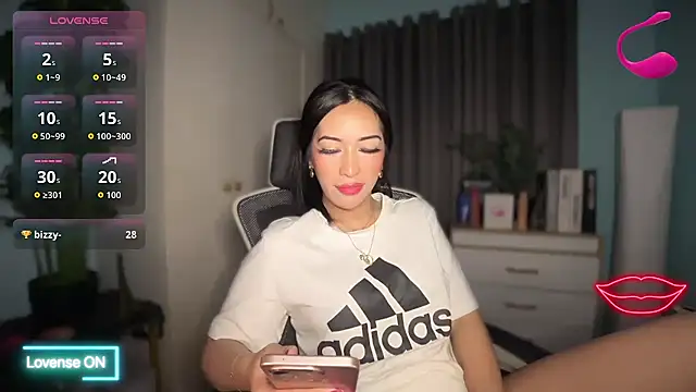 Pertunjukan Kamera Web Jasmine_Elcock