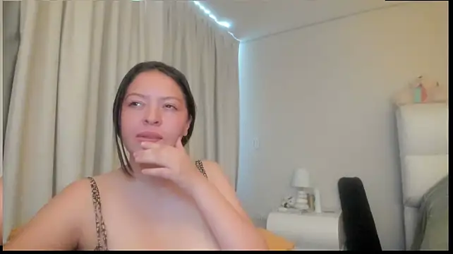 Chat XXX en directo de Clara_Belle