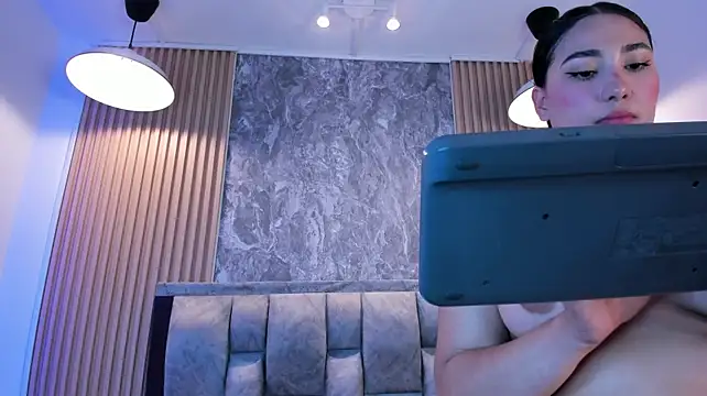 XXX chat uživo modela Sulay_Kim