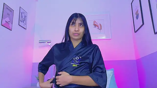 Czat XXX na żywo – littlee_emilyy_