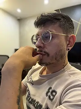 andrewlopezz's Webcam Show