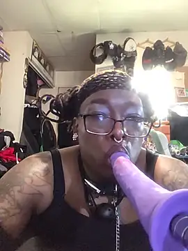 Marl33_Ch33ks Show in webcam
