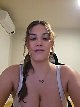 MiaRides19's Live XXX Chat