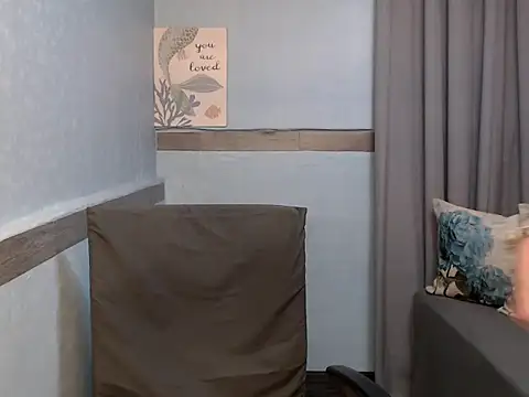 Pokazy przed kamerką – xMeganFucks69