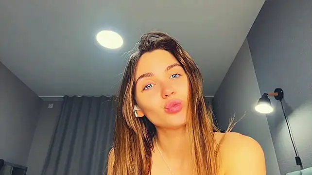 Veluxe's Live XXX Chat