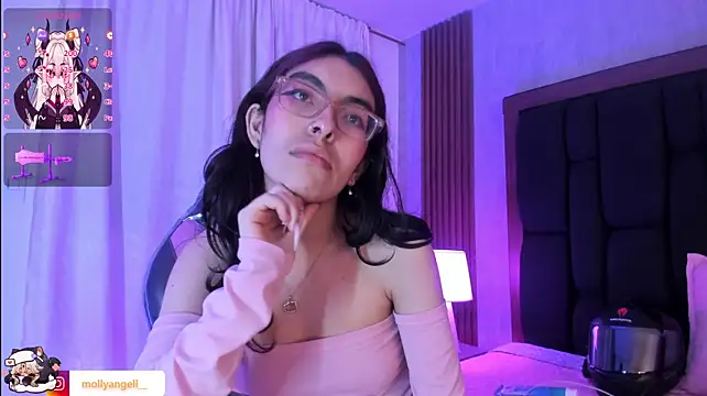 Molly_A Adlı Modelin Canlı XXX Sohbeti