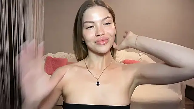 EmmyMills XXX чат на живо