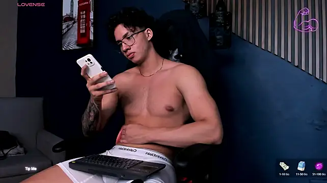 Axxel_Muscle Adlı Modelin Web Kamerası Şovu