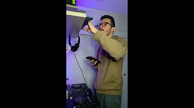 J-Moon Webbikameraesitys