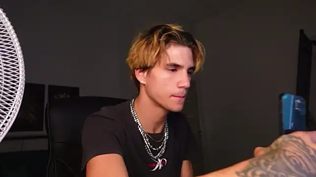 Denis_Wu's Live XXX Chat