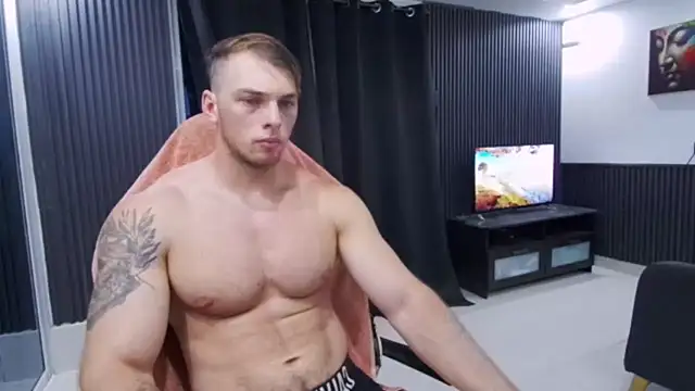Show modela YourHotGreg na web-kameri