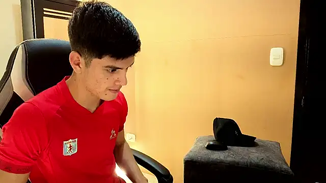 LeoTease Webcamshow