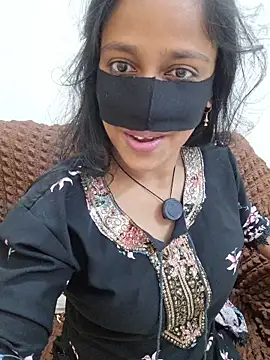 צ'אט XXX בשידור חי של Beautyy_Akhter