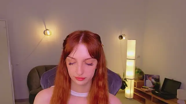 Milla_K1ss Show in webcam