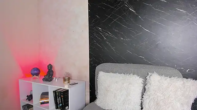 Alana_Stone Adlı Modelin Canlı XXX Sohbeti