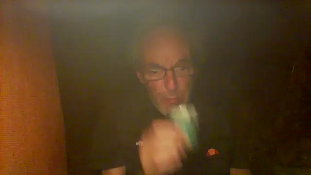 nice6incs élő XXX-chatje