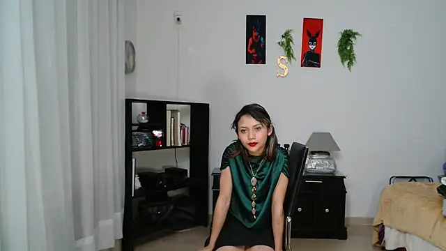 SKARLETEEN: απευθείας συνομιλία ΧΧΧ