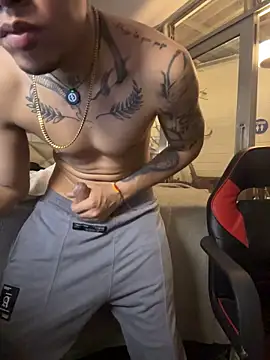 Chat +18 de AlphaMasterXxx ao vivo