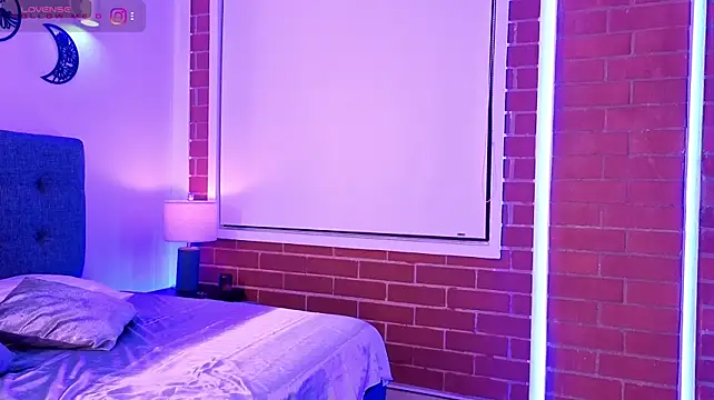 צ'אט XXX בשידור חי של mandi4pole_