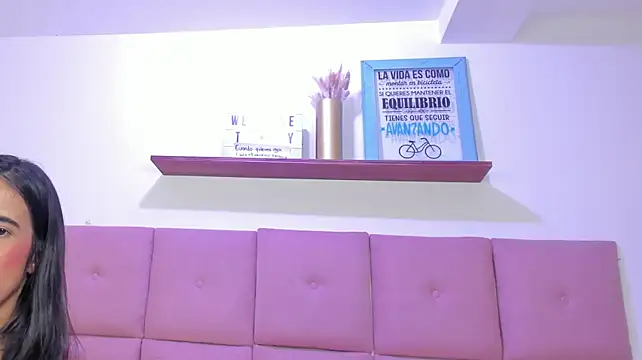 Piinksoul149 Adlı Modelin Canlı XXX Sohbeti