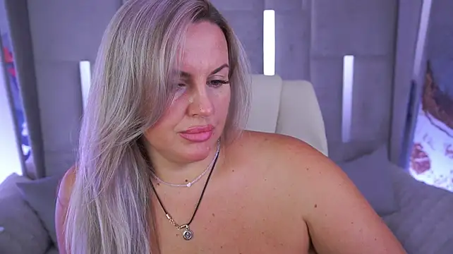 Živý XXX chat KiraCandyS