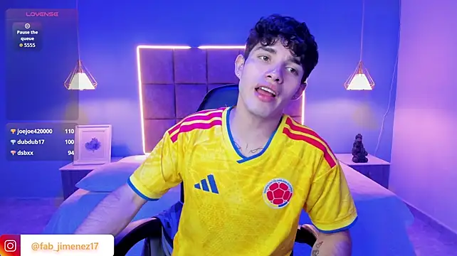 AlejooTwink Adlı Modelin Canlı XXX Sohbeti