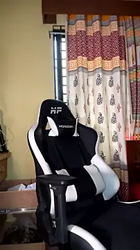 XXX chat uživo modela GunSlay