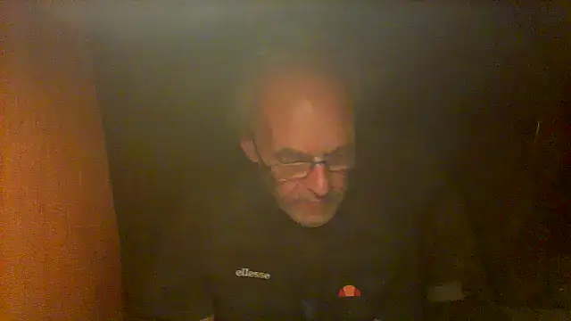 nice6incs: διαδικτυακό σόου στην κάμερα