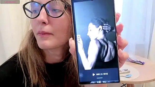 צ'אט XXX בשידור חי של AvelinaSchepp