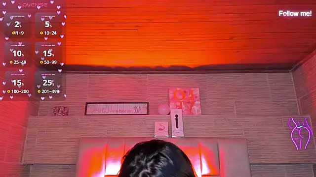 צ'אט XXX בשידור חי של mia_devine_