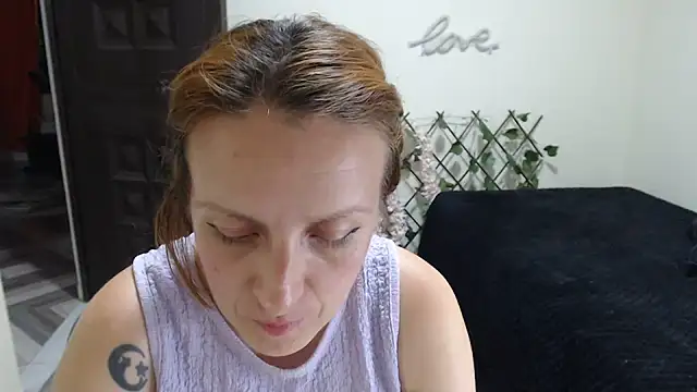 צ'אט XXX בשידור חי של kittykalor09