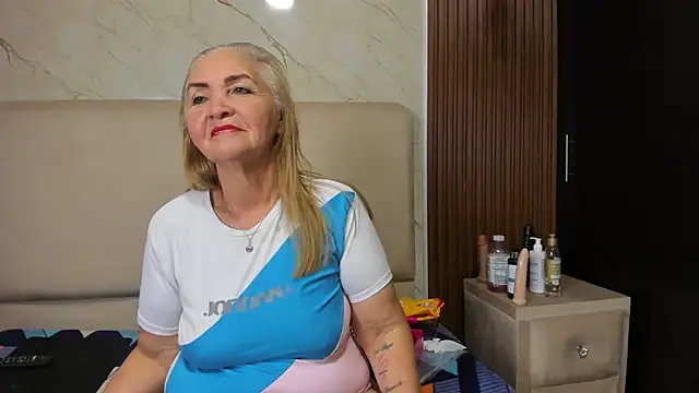 queenstarhy élő XXX-chatje