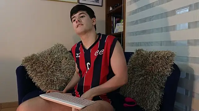 tightncuteass Show in webcam
