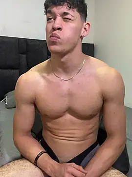 Luke_Muscle élő XXX-chatje