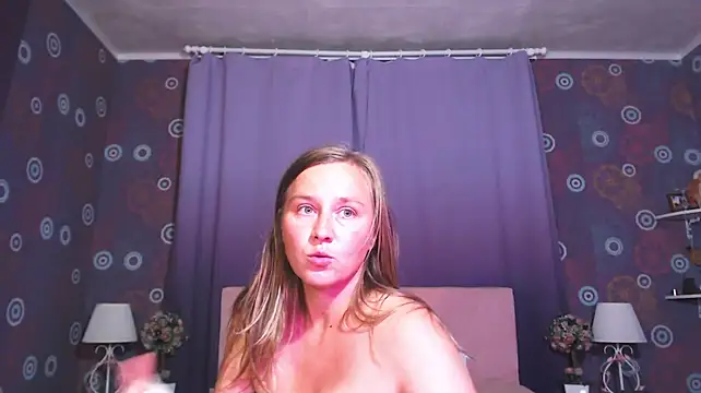 SquirtyAlice – Live XXX-chat