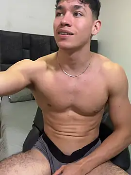 Luke_Muscleのラ  イブXXXチャット