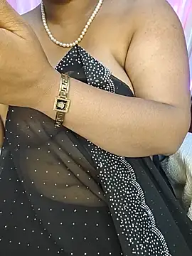 Curvy_Pooja Chat XXX in diretta