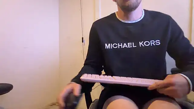 bigbootyboy_ élő XXX-chatje
