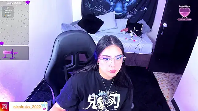 Nicolle_Ruizz élő XXX-chatje