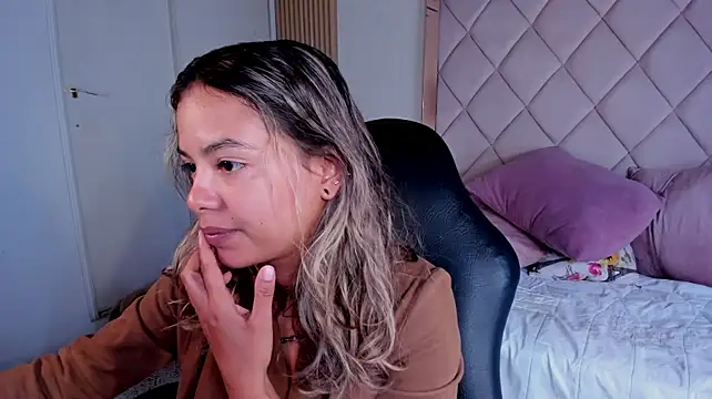 dulce_lyraa1 Adl ı Modelin Canlı XXX Sohbeti