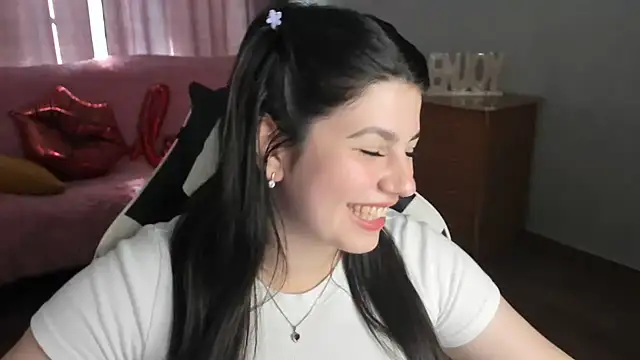 Chatroom XXX en direct de KisaModel