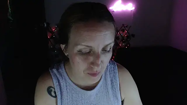 צ'אט XXX בשידור חי של kittykalor09