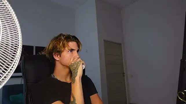 Denis_Wu Live XXX Chat