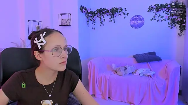 Chatroom XXX en direct de mona_cloud