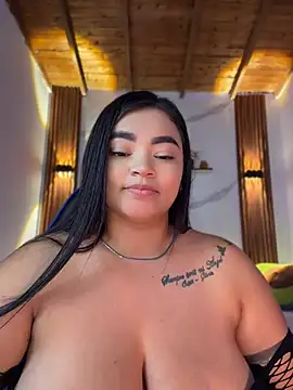 Chat +18 de elizaferrer_ ao vivo